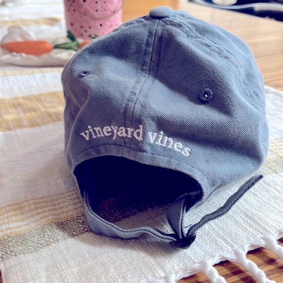 Vineyard Vines Men’s Hat, gently used but still in great shape - Picture 2 of 3